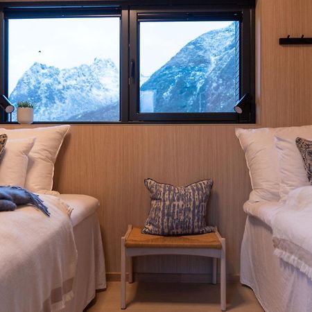 Luksushytte Med Jacuzzi, Summer&Winter Retreat Lyngvaeret Экстерьер фото